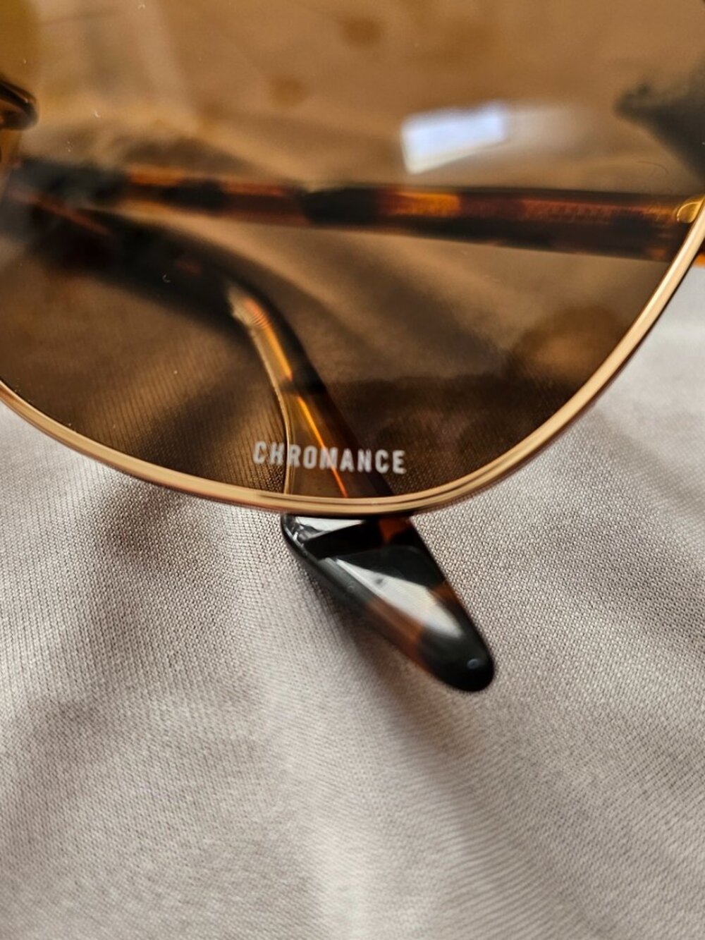 Unisex Ray-Ban Polarized Gold Frame Sunglasses With Chromatic Lenses - Picture 13 of 15